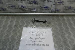 Обмежувач двері передній правий Nissan Juke F15 2010 (б/у)