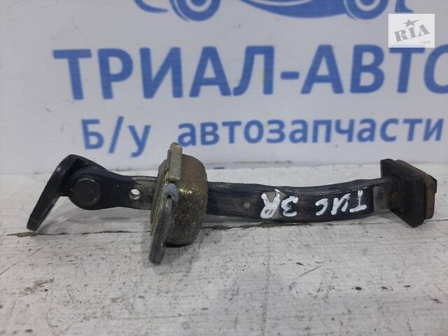 Ограничитель двери задний правый Hyundai Tucson JM 2.0 DIESEL D4EA МКПП 2004 (б/у)