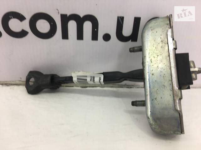 Ограничитель крышки багажника TOYOTA RAV4 CA30W 2005-2010 6865042070