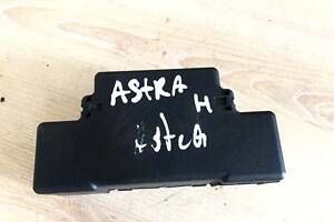 Крышка блока предохранителей Опель Астра Opel Astra H (2007-2010) 13129783