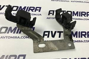 Кронштейн трубки кондиціонера Opel Astra H 1.9 СDTI 2004-2010 13287932