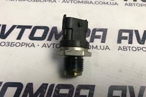 Датчик давления топлива в рейке Opel Astra H 2004-2010 028100270