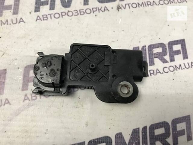 Датчик удара Opel Astra H 2004-2010 13264083