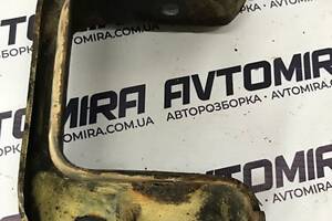 Кронштейн задньої балки лівий Opel Astra J 2009- 13262432