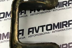 Кронштейн задньої балки правий Opel Astra J 2009- 13262433