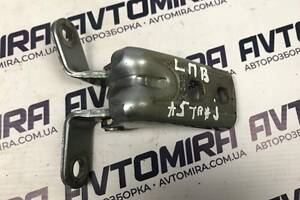 Петля нижня двері передньої правої Opel Astra J 2009- 13501717