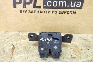 Opel Astra J 2009-2015 HB Замок крышки багажника 3 pin 13500195