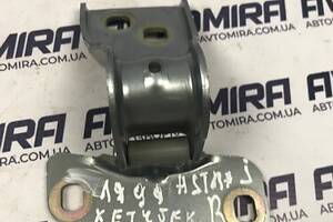 Петля правая крышки багажника Opel Astra J HB 2009-13275575