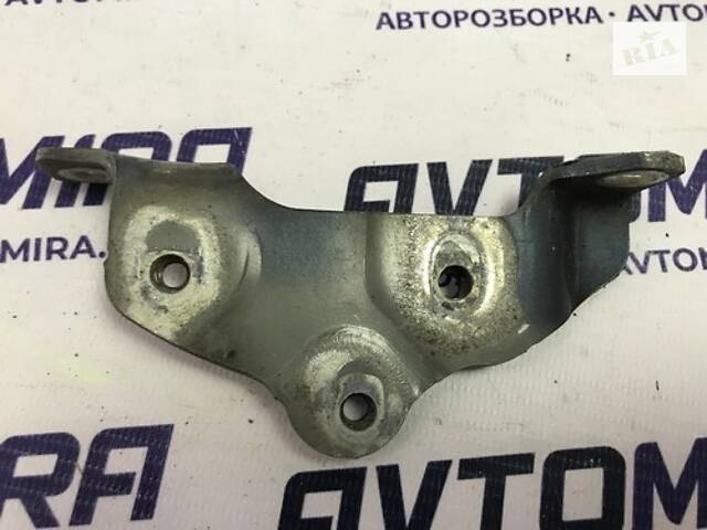 Кронштейн петлі капота прав Opel Corsa D 2006-2014 13186900