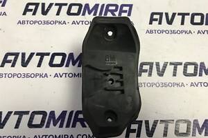 Кронштейн лючка паливного баку Opel Corsa D HB 5дв. 2006-2014 13111599