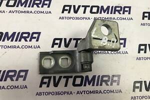 Петля двери передней левой верхняя Opel Corsa D HB 5дв. 2006-2014 13180565