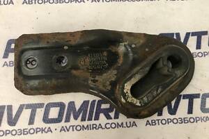 Кронштейн радиатора левый Opel Zafira B 2005-2011 13153539