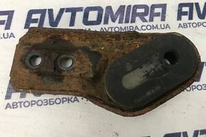 Кронштейн радиатора правый Opel Zafira B 2005-2011 13153540