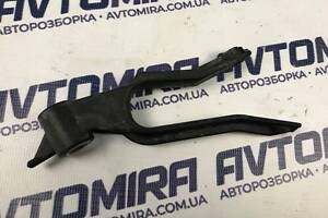 Кронштейн радіатора верхній Opel Zafira B 2005-2011 13162131