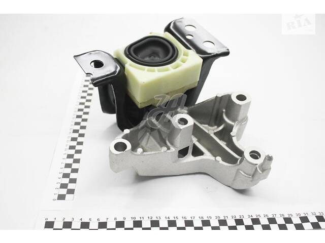 Опора двигуна права Renault Kangoo II 2008- (586640) Hutchinson