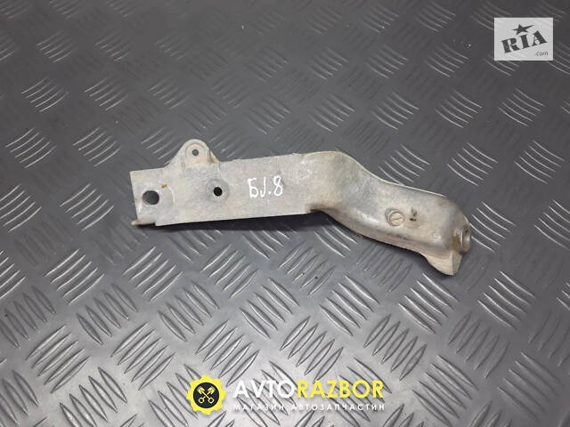 Опора кронштейн кріплення впускного колектора ZL0113121 1.5 16V ZL на Mazda 323 BJ, 323F 1998-2004 рік