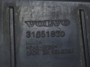 Опора радиаторов (накладка телевизора) верхняя Volvo S90 16- 31651830