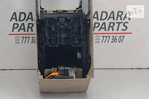 Опорный кронштейн подлокотника для VW Touareg V6 2010-2014 (7P6863762)