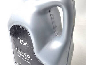 Оригінальне напівсинтетичне моторне мастило Тойота 5W-30 08880-84080