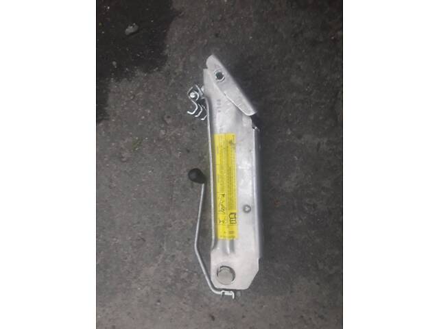 Оригинальный домкрат на Audi Škoda Volkswagen. - Фото 1