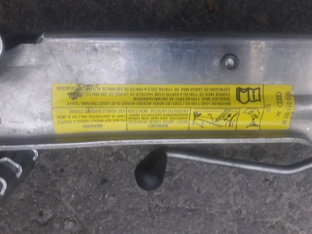 Оригинальный домкрат на Audi Škoda Volkswagen. - Фото 2