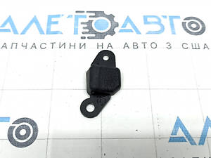 Отбойник двери багажника левый Toyota Sienna 21-25 на двери