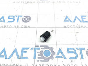 Отбойник двери багажника левый Toyota Venza 21-24 на двери