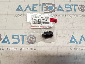 Отбойник двери багажника правый Toyota Rav4 19-24 нижний новый оригинал OEM