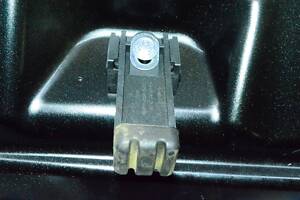 Відбійник кришки багажника лівий Lincoln MKZ 13-DS7Z 17439A00-B