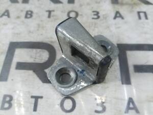 Ответная часть замка багажника Mercedes-Benz E-class W124 3.2 1990 (б/у)