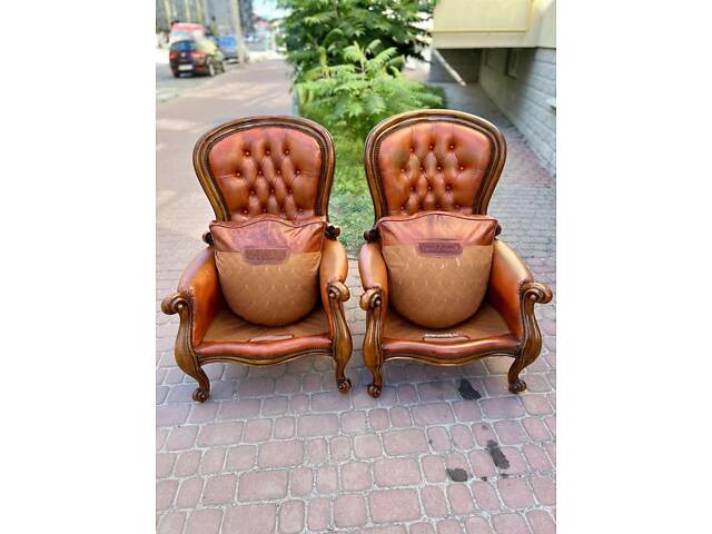 Пара крісел. В стилі бароко. Італійські ?? Каркаси дерев'яні, обшивка шкіряна, в сидіннях пірʼя. Шкіра має сліди використання - - Фото 5