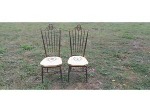 Пара стульев. Итальянские ?? Латунные. Сиденье в пленке. На ткани присутствуют незначительные пятнышки. ?43*43 см, высо