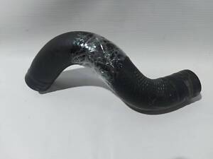 Патрубок передний верхний правый Toyota Prius C 2012-2019 1657221071 Toyota Prius C