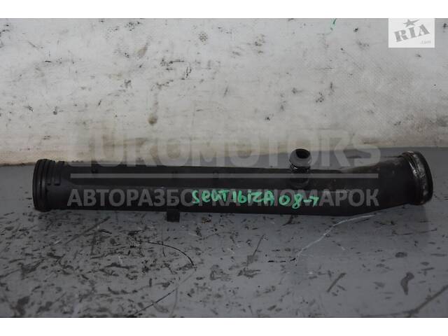 Патрубок системы охлаждения Seat Ibiza 1.4 16V 2008 032121065H 10