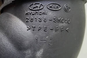 Патрубок воздушного фильтра Hyundai Kia 2.4 16V 2008 гг 281383K010