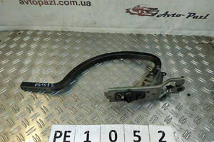 PE1052 6451033181 петля багажника R Toyota Camry V70 18- 0