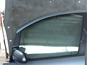 Переднее левое стекло Opel Zafira