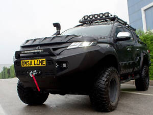 Передний бампер Dakar Чёрный с сенсором, с LED баром -2025 Защита картера для Mitsubishi L200 2015-2024 гг