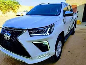 Передний бампер Lexus-design V2 для Toyota Hilux 2015- гг