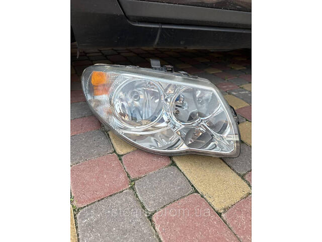 Передняя фара левая (водителя) Chrysler Voyager IV 2004-2007 04857832AC - Фото 1