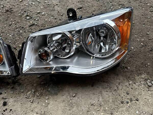 Передняя левая фара новая Chrysler Voyager V 5 CHRYSLER TOWN and COUNTRY 2008- 5113337AD