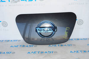 Передняя крышка зарядного порта носа Nissan Leaf 13-17 со значком