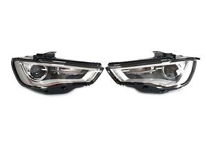 Передние фары (Bi-Xenon не адаптировал Европа без блоков) на Audi A3 8V 2012-2016 года.