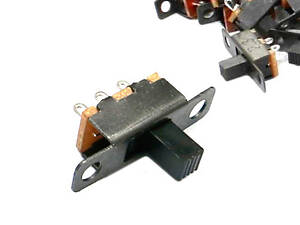 Перемикач двигунний повзунковий SS12F15VG6, 100шт, 2пол 3pin тумблер