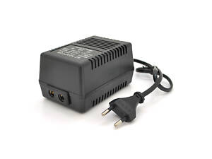 Перетворювач напруги Input 220 V / Output 110V, + універсальна розеткаАдаптер 220 110в