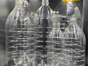 Пет пляшка від 0,5 до 5 літрів в Дніпрі.