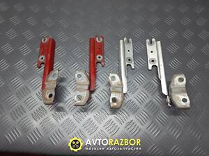 Петли завесы капота левая/правая B25D52410A, B25D52420A на Mazda 323 BJ, 323F, 626 V GF, GW 1997-2004 год