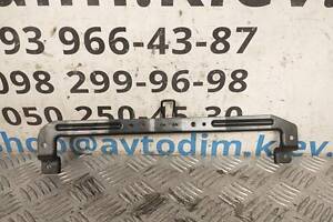 Петля бардачка MN188394 Mitsubishi Grandis 2003-2008