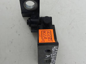 Петля двери передней правой верхняя Audi A6 C7 2015 гг 4G0831402A