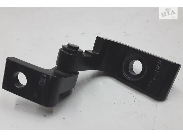 Петля двери задней правой нижняя BMW I3 51817266718